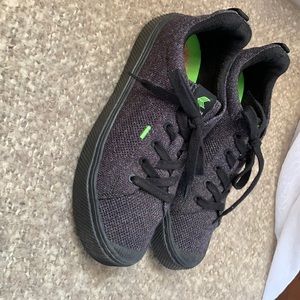 Cariuma black sneakers size 8.5